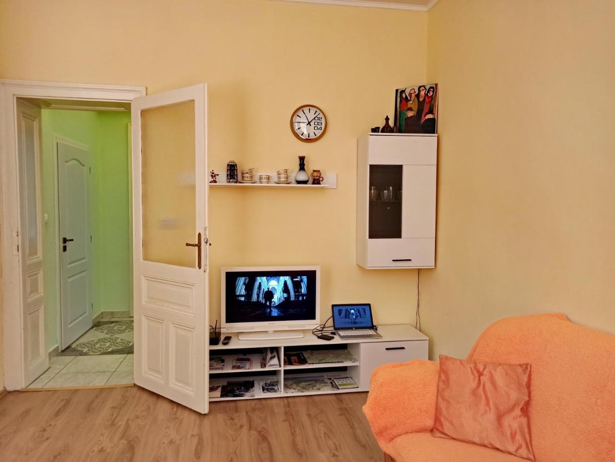 Apartments Iris Karlovy Vary Bagian luar foto