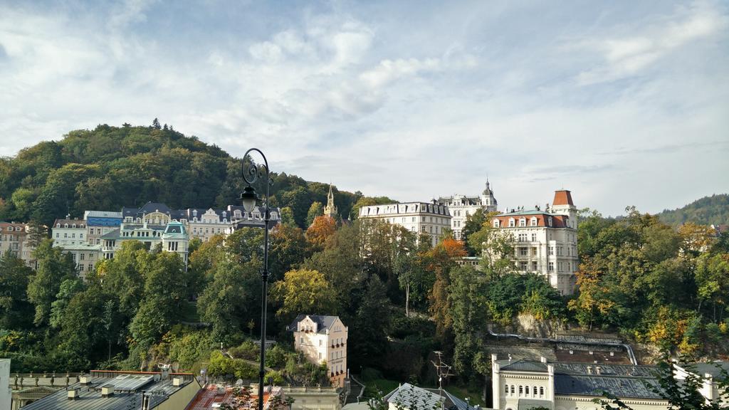 Apartments Iris Karlovy Vary Bagian luar foto